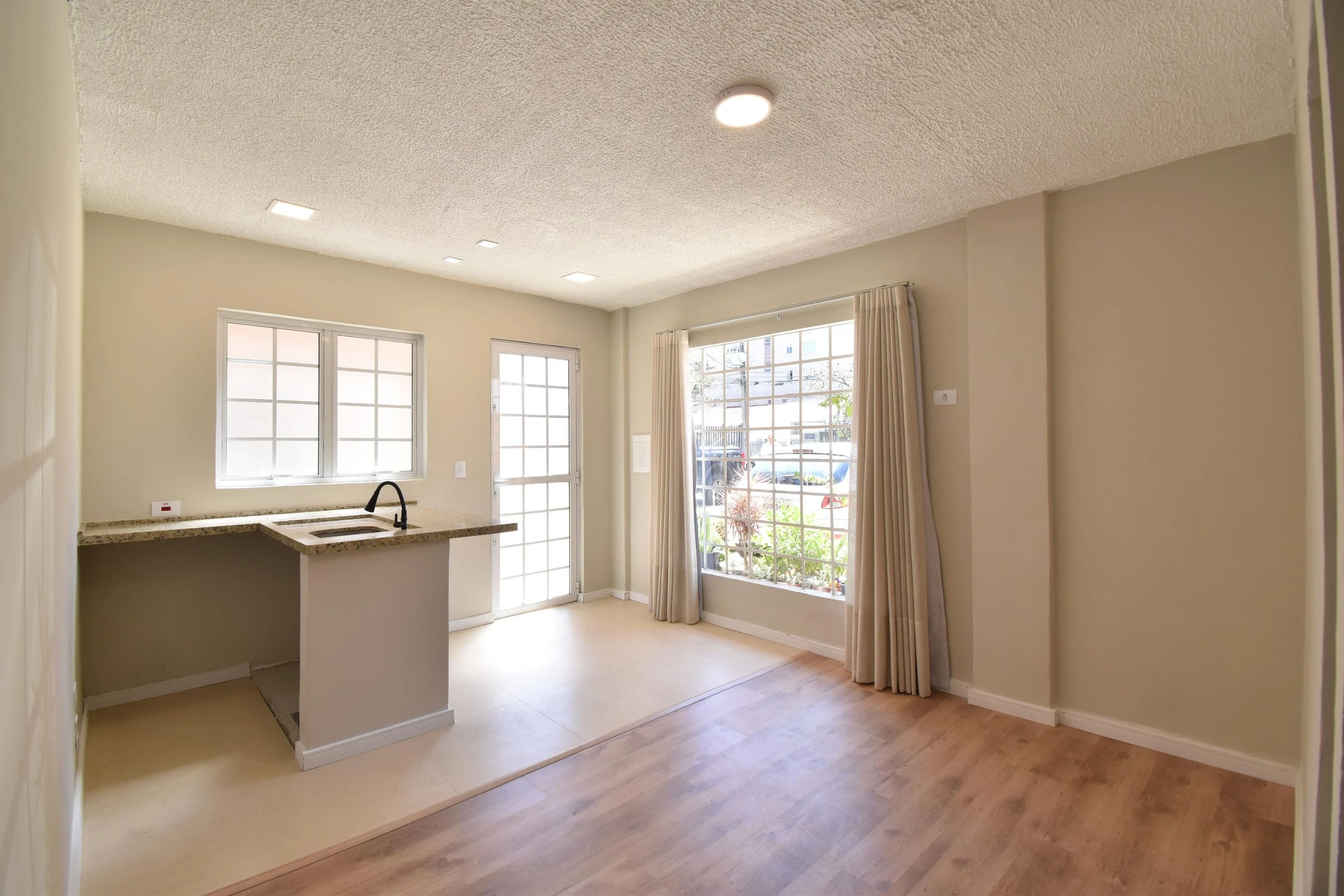 Studio, 38 m², with wood or laminate floors — photo 7