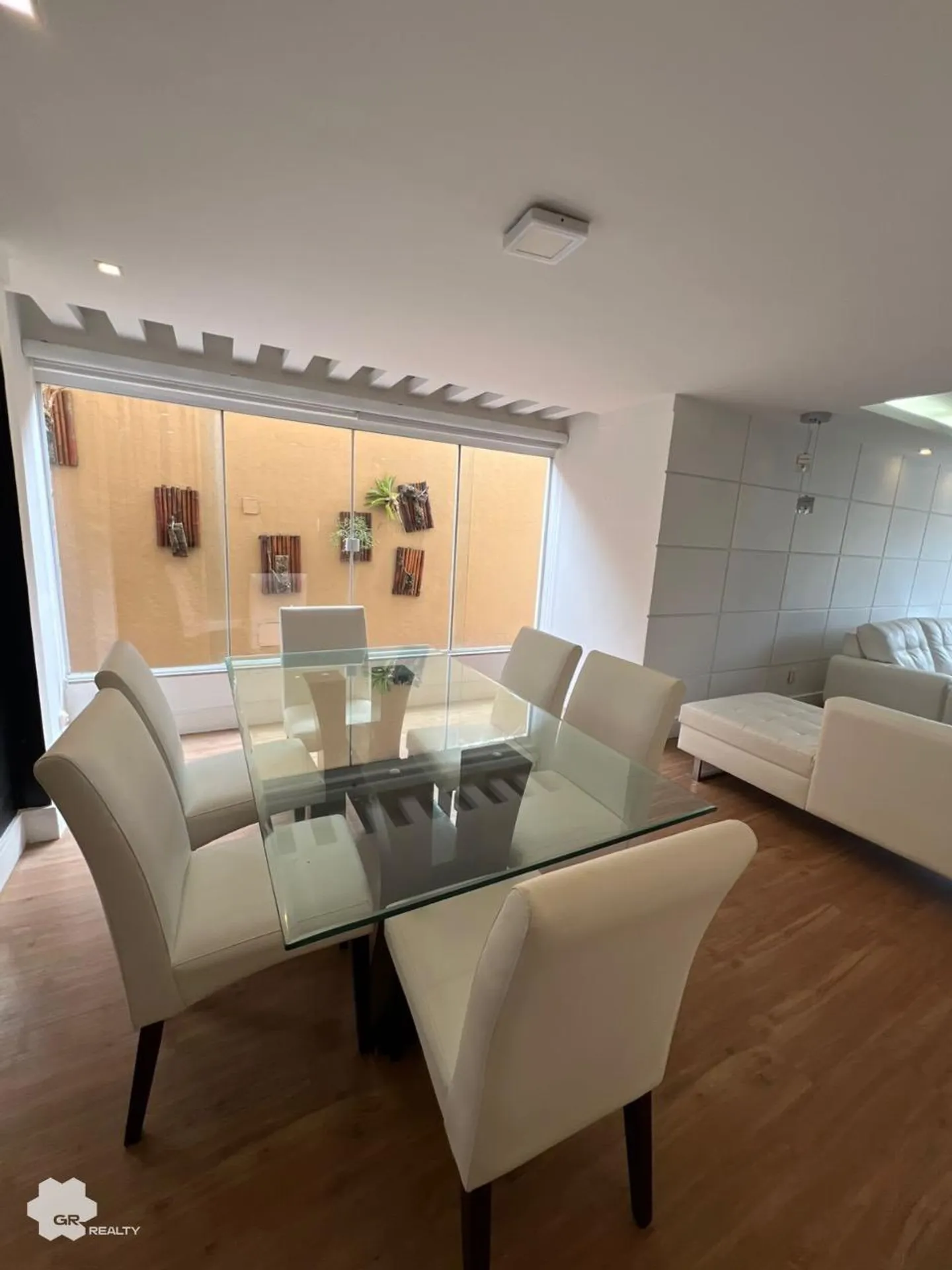 House with 6 en-suite bedrooms and 468 m² of space — photo 35