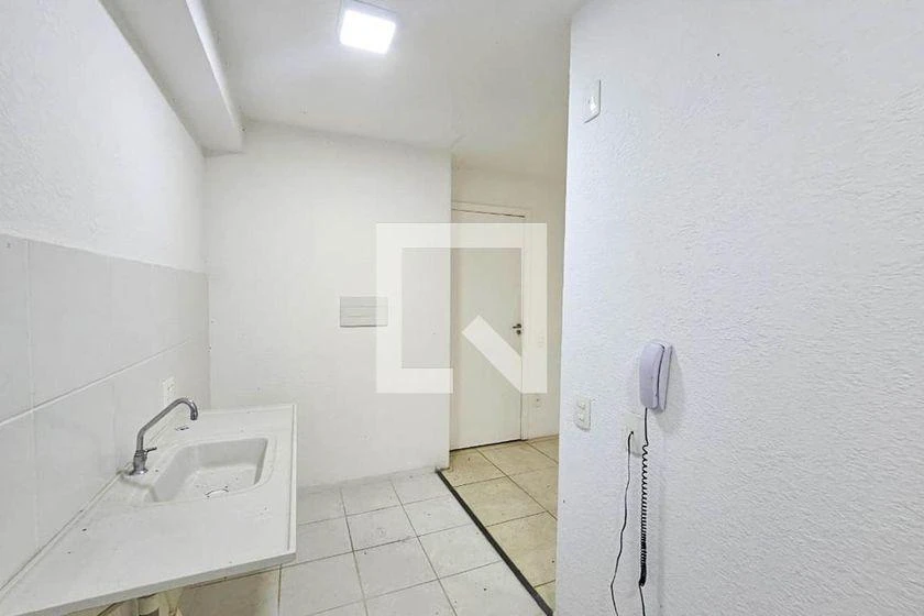 2-bedroom apartment in a building with a gym — photo 3
