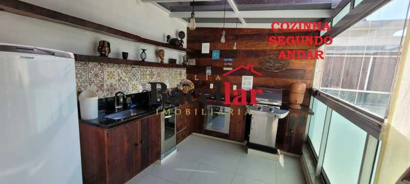Furnished 203 m² apartment with enclosed balcony — photo 19