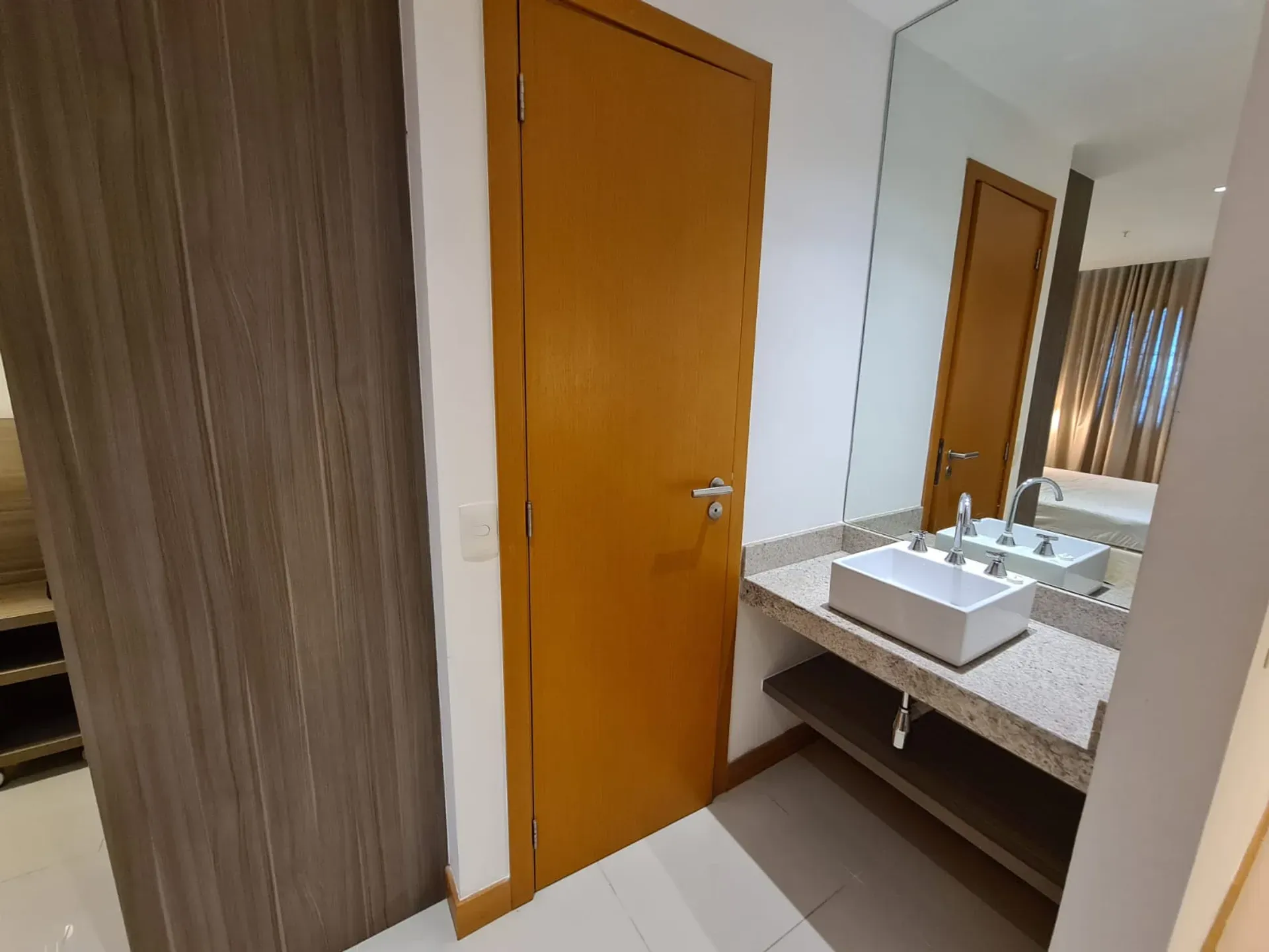 Apartment on the 14th floor with a mountain view — photo 10