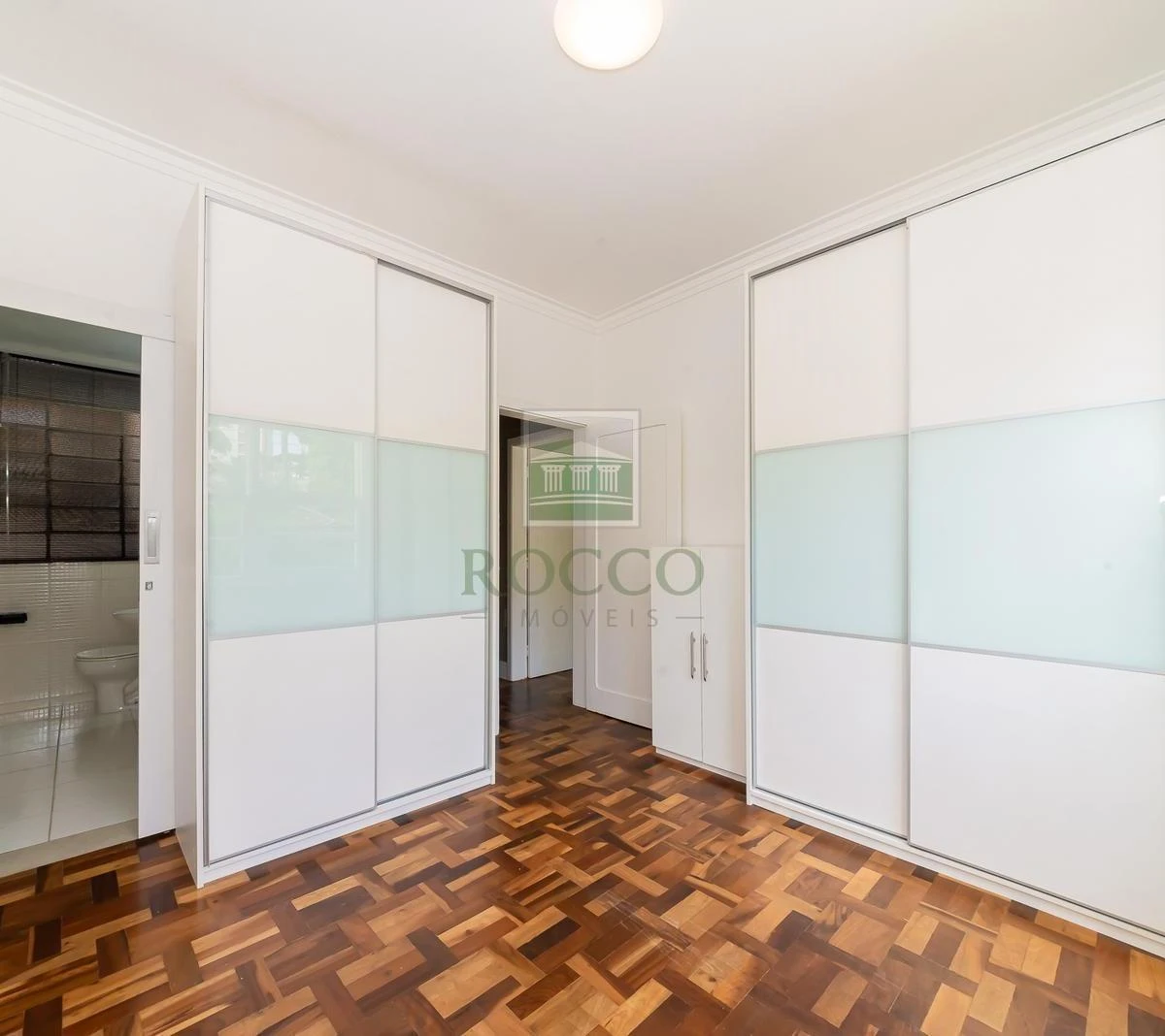 3-bedroom apartment with a washing machine in Curitiba — photo 23