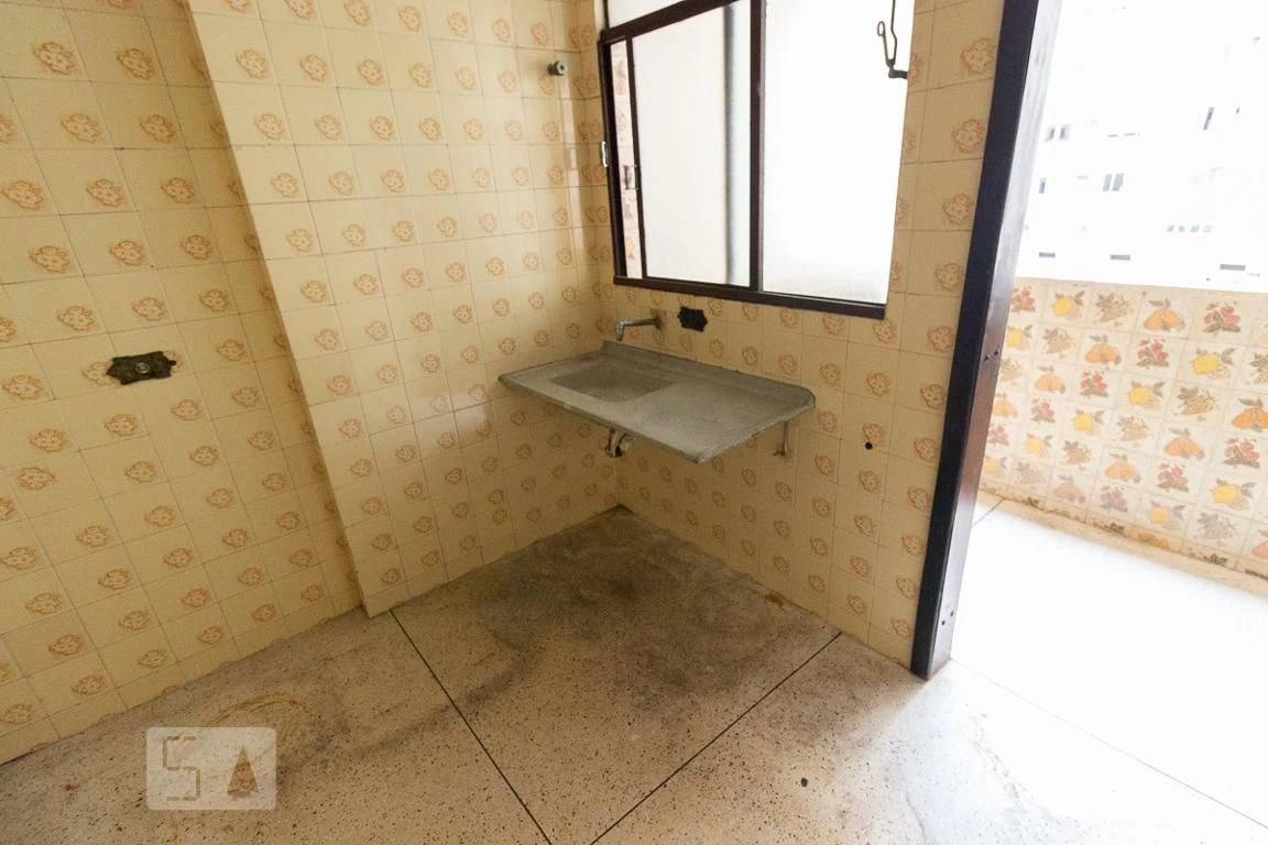 Квартира з 2 спальнями та дерев'яною підлогою або ламінатом — photo 9