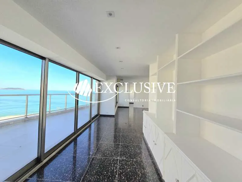 4-bedroom apartment with balcony and 5 bathrooms — photo 21