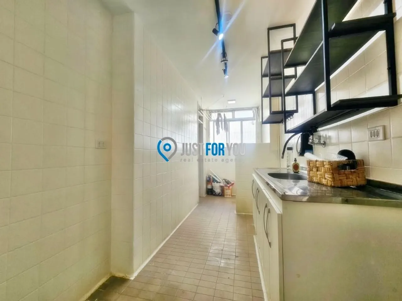 4-bedroom apartment with 3 bathrooms and 106 m² — photo 16