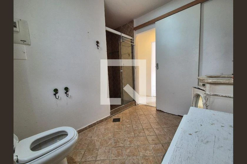 600 m² house with a washing machine and a home office — photo 37
