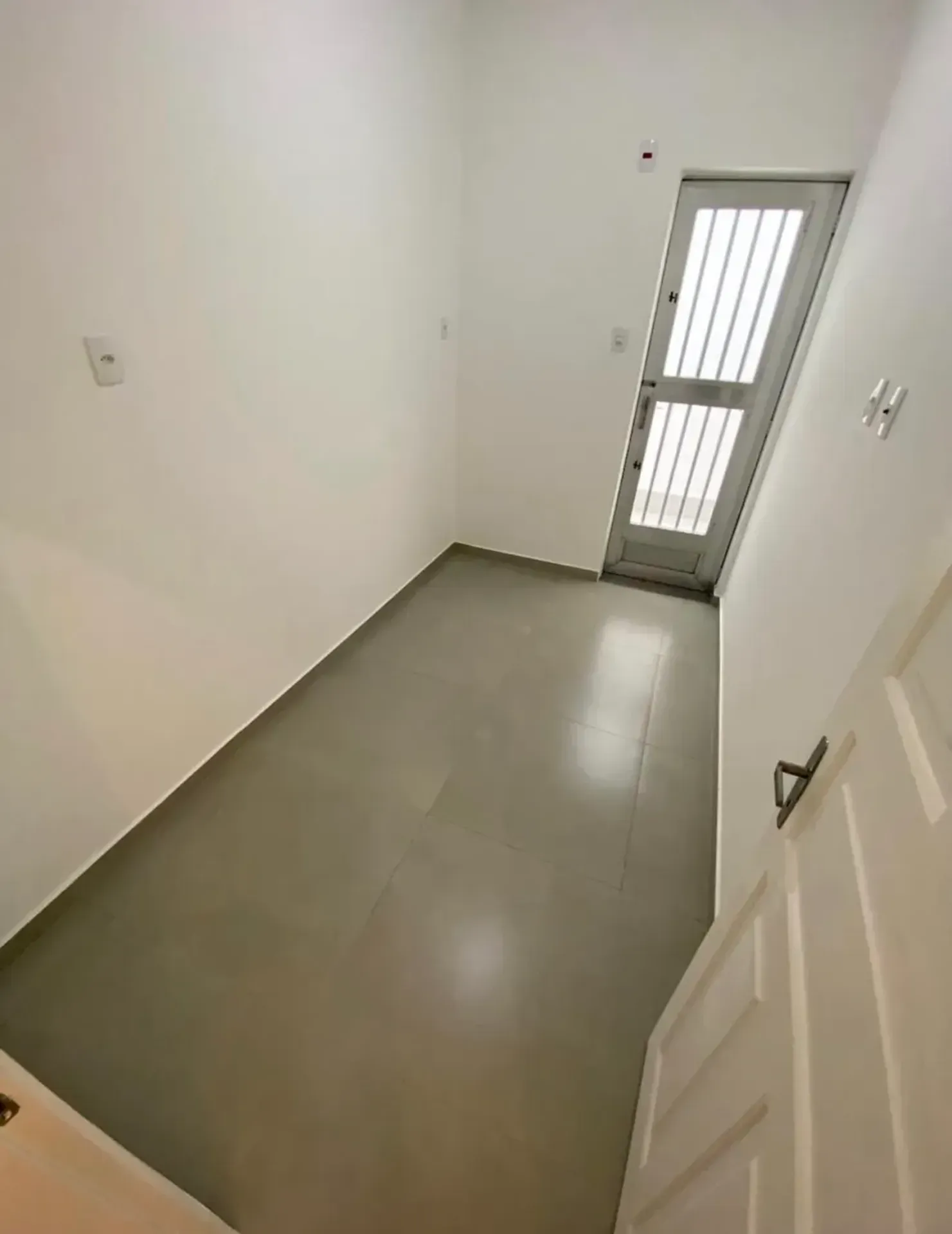 Apartment with 3 bedrooms and balcony grill — photo 21