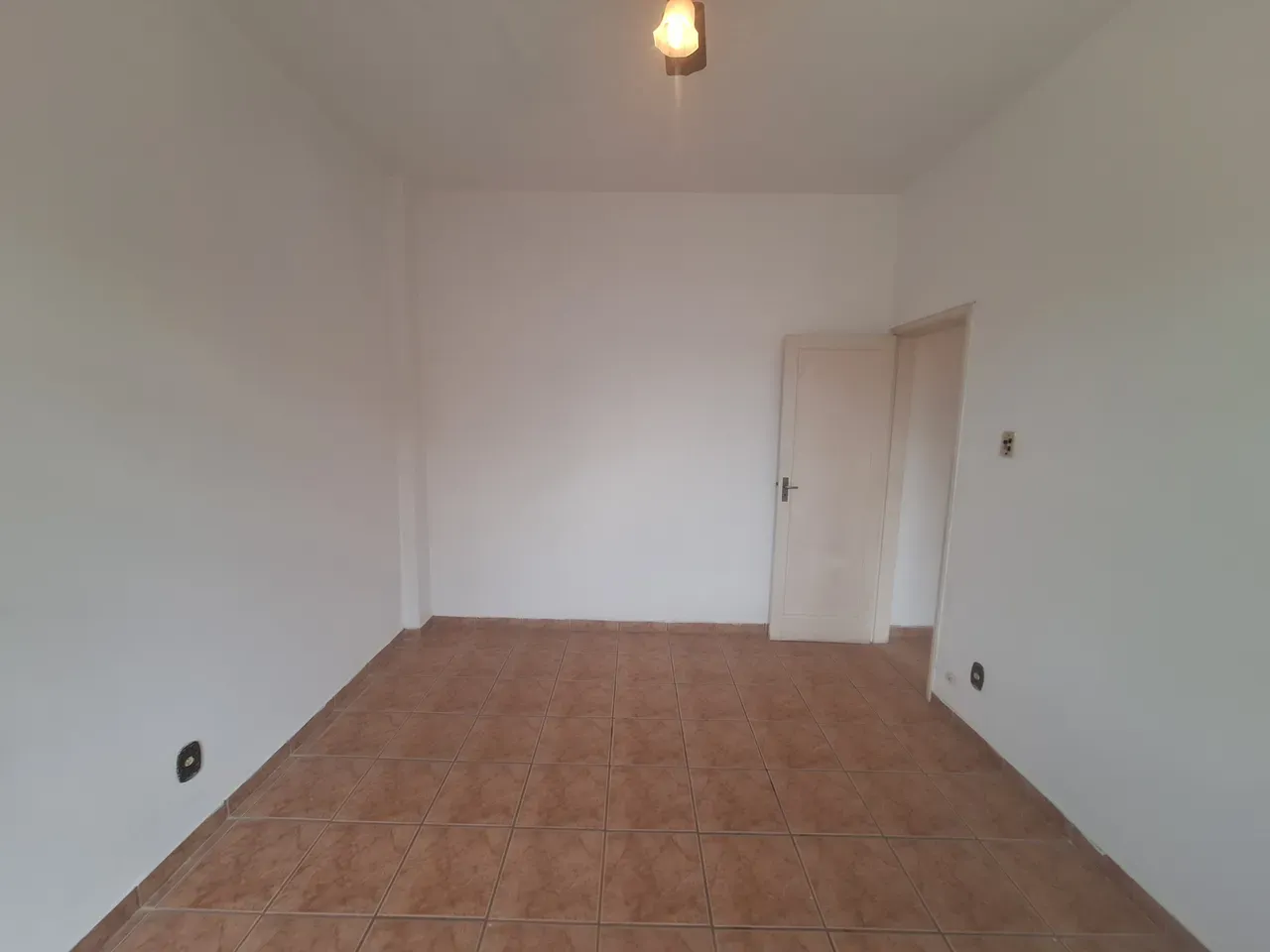 Unfurnished rental apartment with 2 bedrooms and 2 baths — photo 20