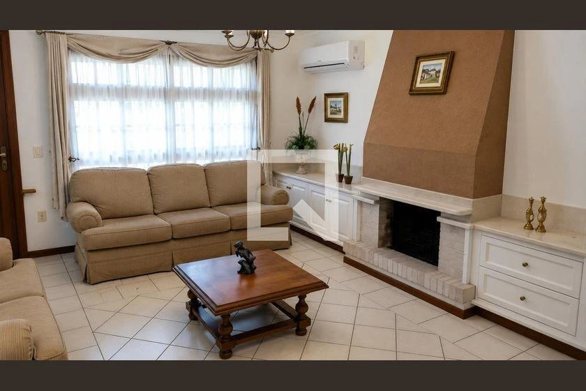 Furnished house with 4 bedrooms and 320 m²