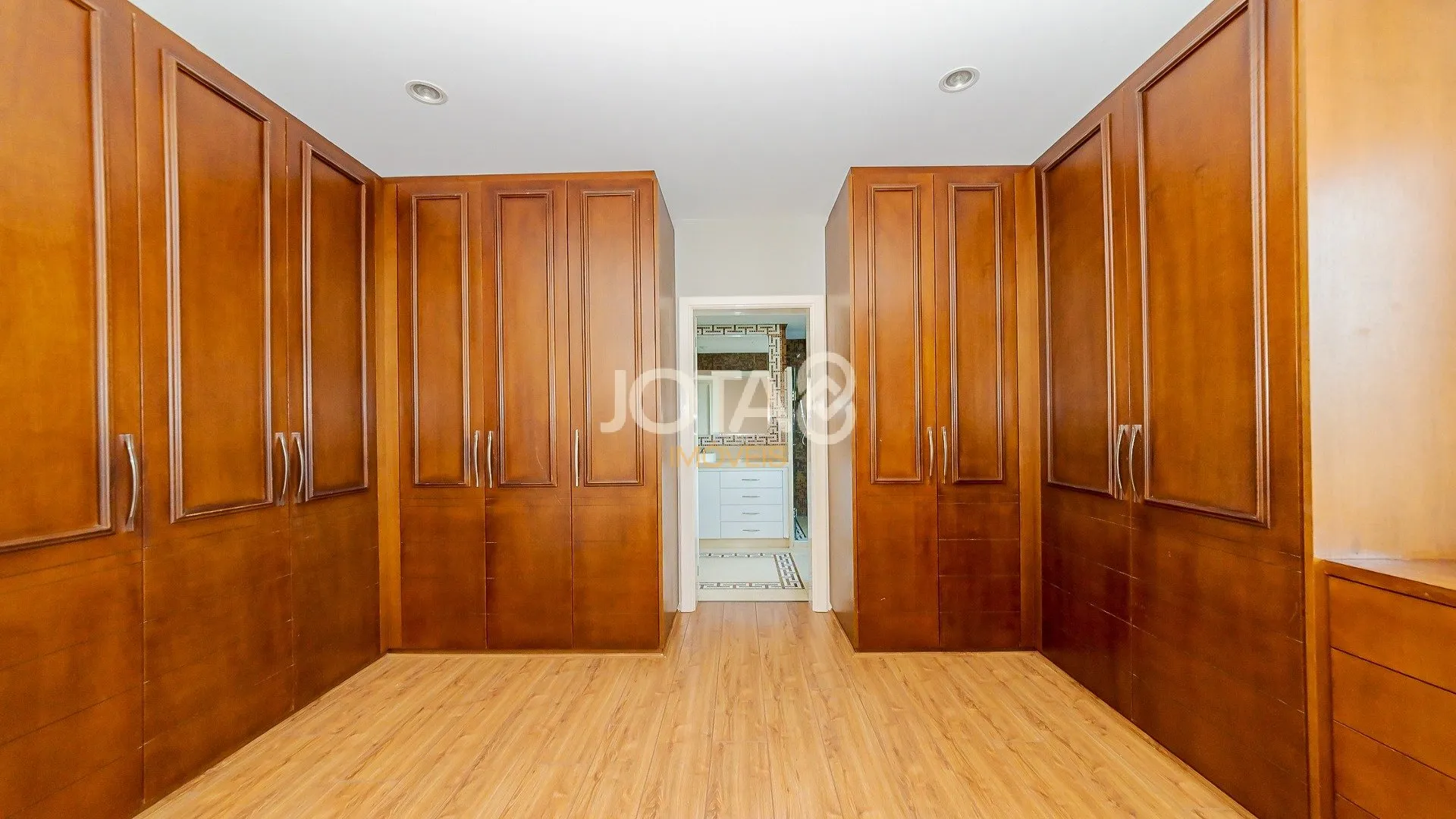 Furnished house with 5 bedrooms and 5 bathrooms — photo 21