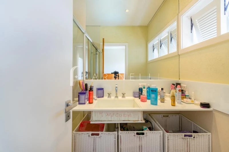 Furnished 1200 m² house with a balcony and 6 bedrooms — photo 7