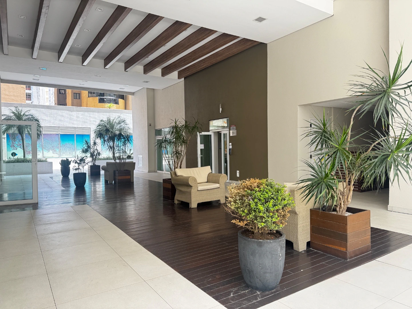 Furnished apartment, 43 m², with a glass-enclosed balcony — photo 16