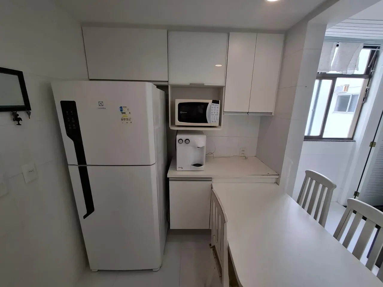 Glass-enclosed balcony in a 2-bedroom apartment, 107 m² — photo 7