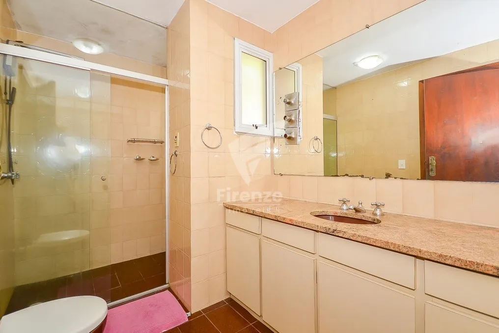424 m² house with 3 en-suite bedrooms and 4 parking spots — photo 42
