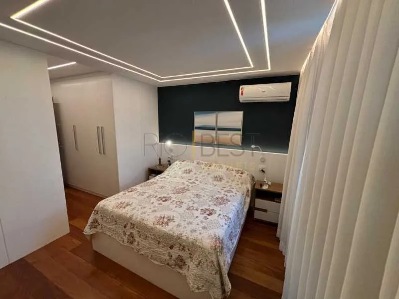 Furnished 4-bedroom apartment with a glassed-in balcony — photo 16
