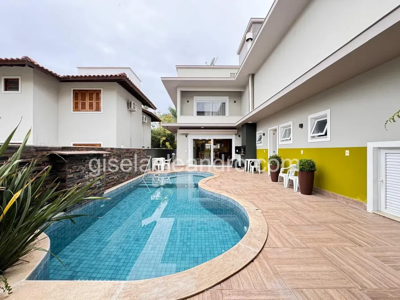 Furnished house with 5 bedrooms and open kitchen — photo 8