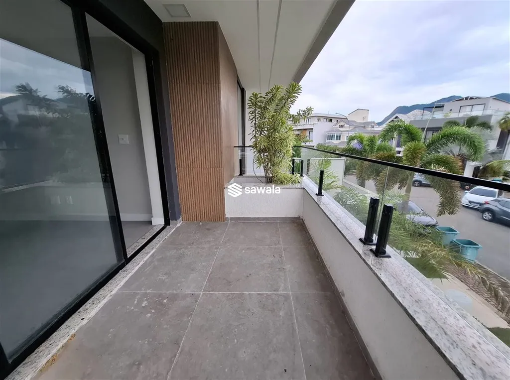 Triplex house 450 m² with 5 bedrooms and 5 bathrooms — photo 22