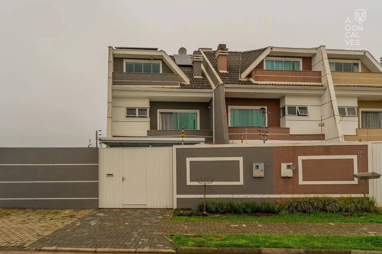 House with 3 bedrooms and a closed kitchen with gas stove — photo 5