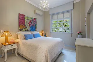Apartment on the 4th floor with a glass-enclosed balcony — photo 5