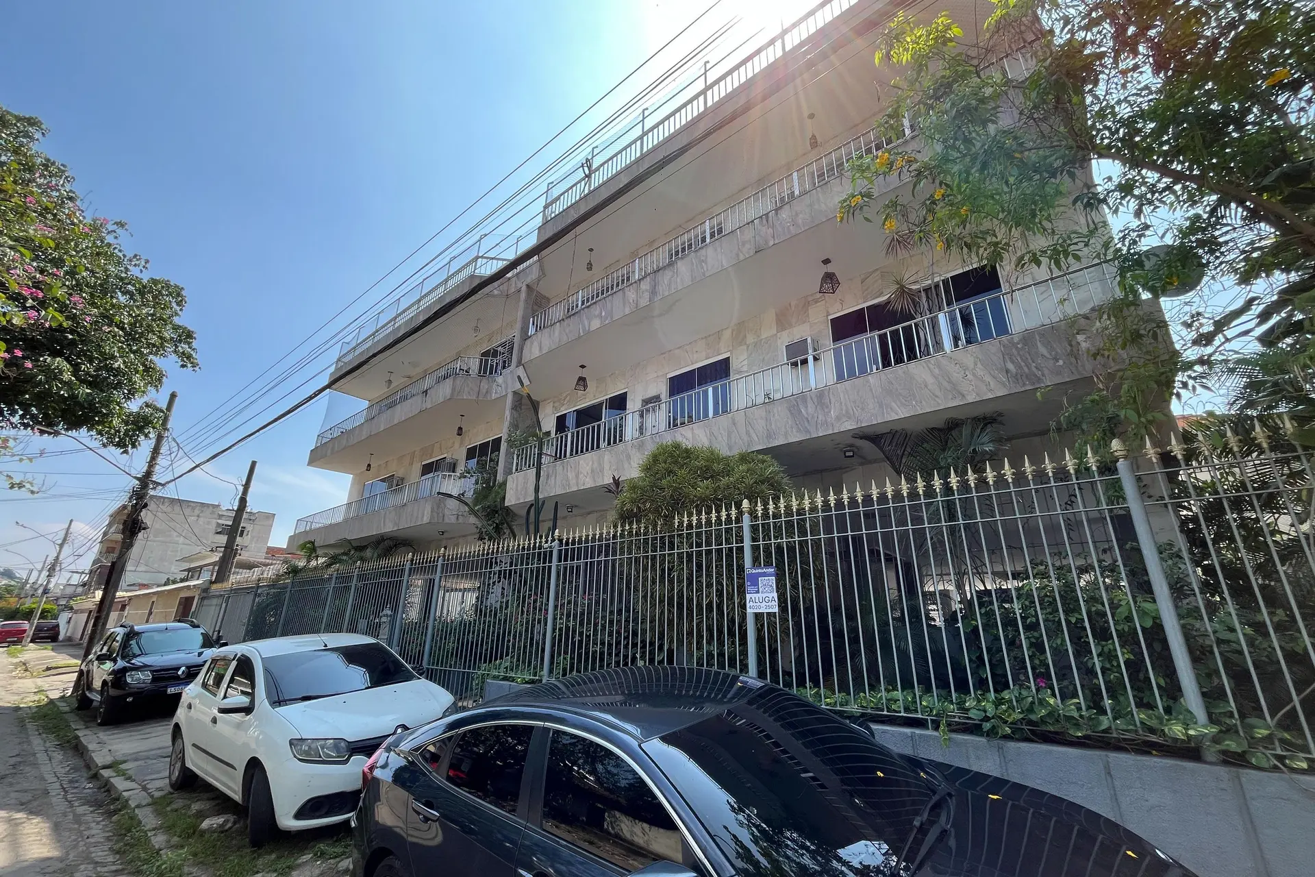 Glass-enclosed balcony in a 3-bedroom apartment, 131 m² — photo 56