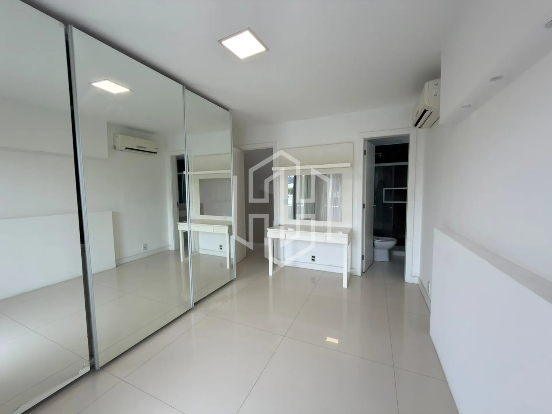 House, 220 m², with a grill on the balcony — photo 5