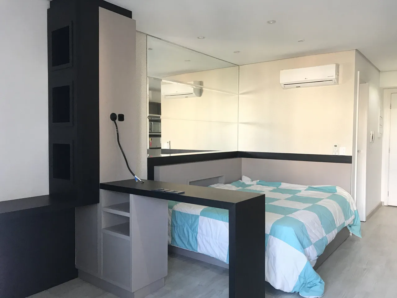 Furnished 1-bedroom apartment with a balcony — photo 15