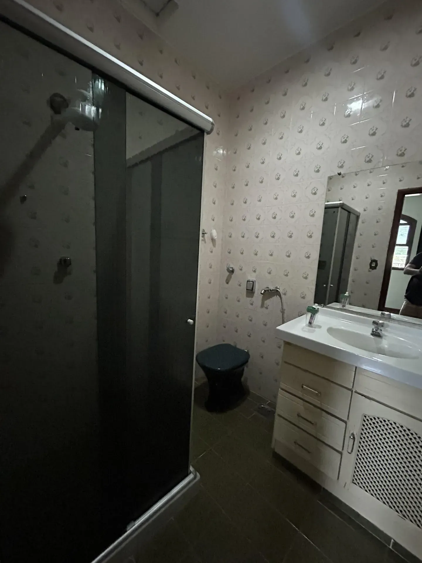 Casa com 4 quartos e 4 banheiros com box de vidro — photo 18