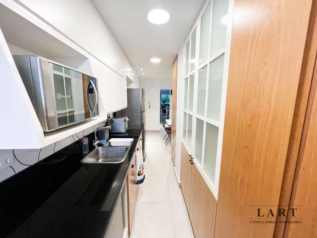 Home office in a 3-bedroom apartment, 160 m² — photo 19