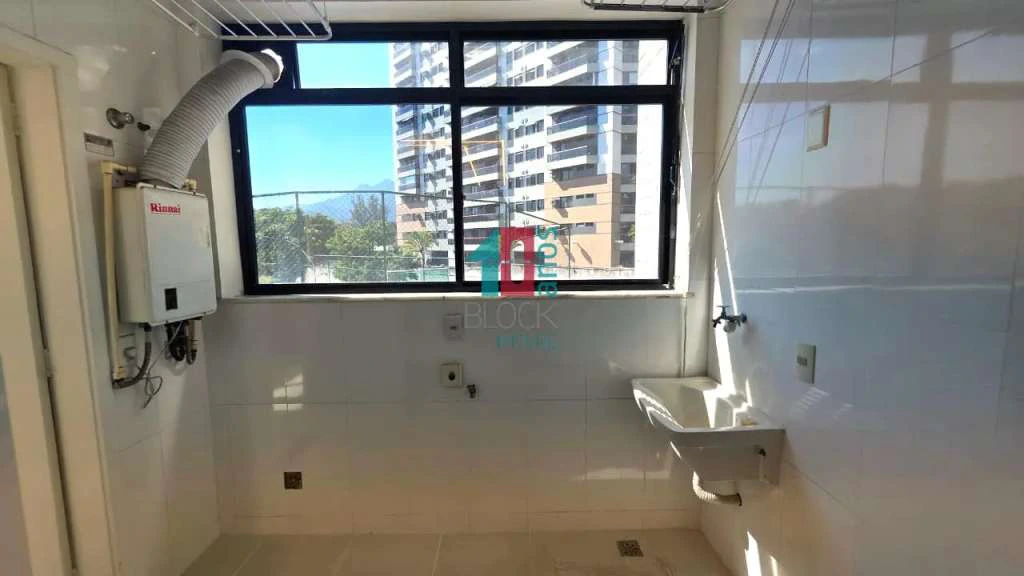 4-bedroom apartment with a glassed-in balcony — photo 4