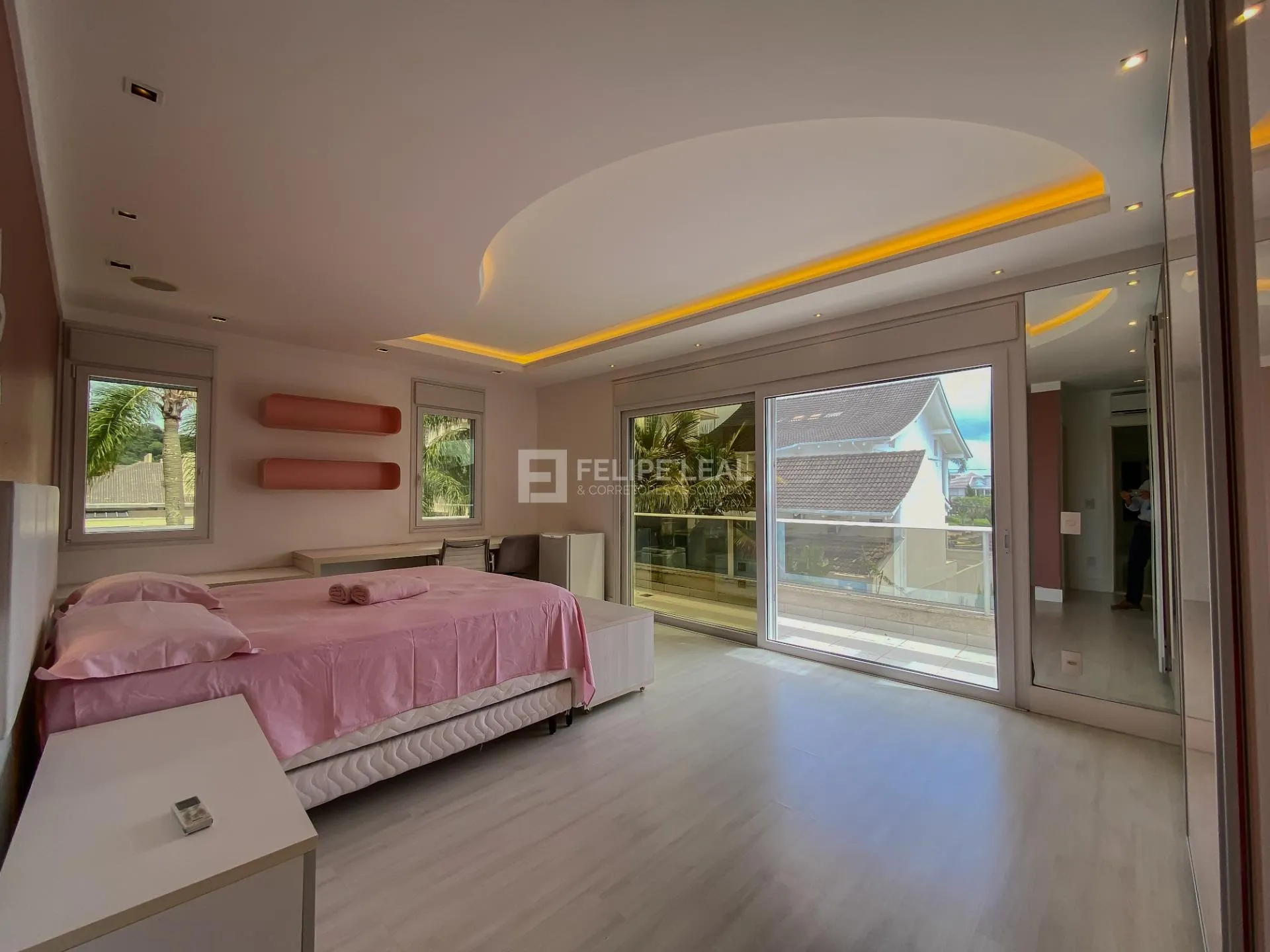 Casa em condomínio com 9 dormitórios e 8 suítes — photo 25