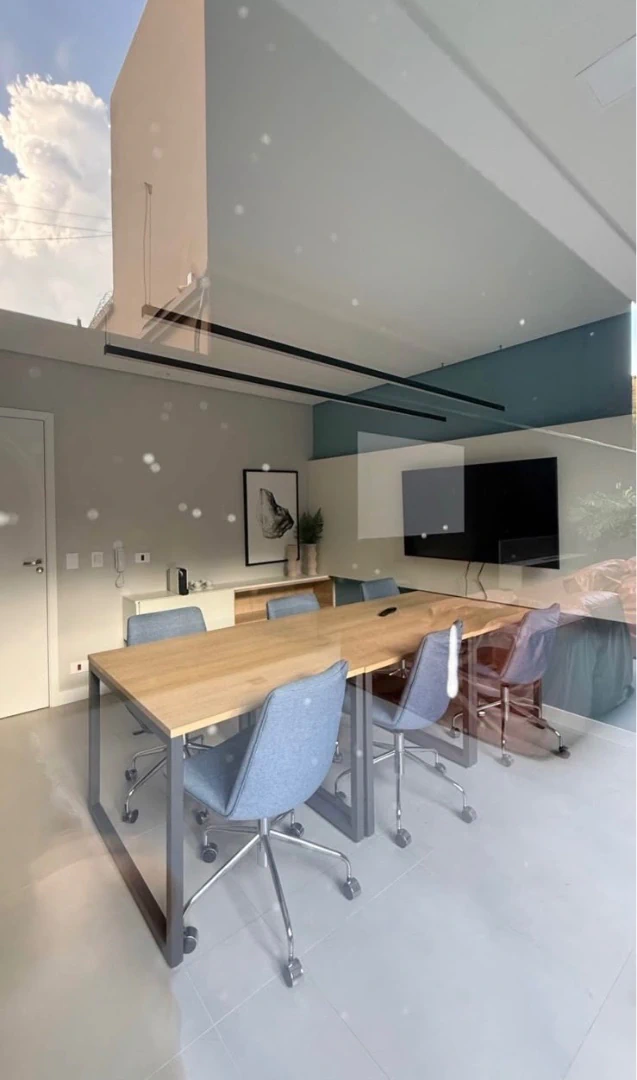 Furnished studio kitnet with open-plan kitchen and parking