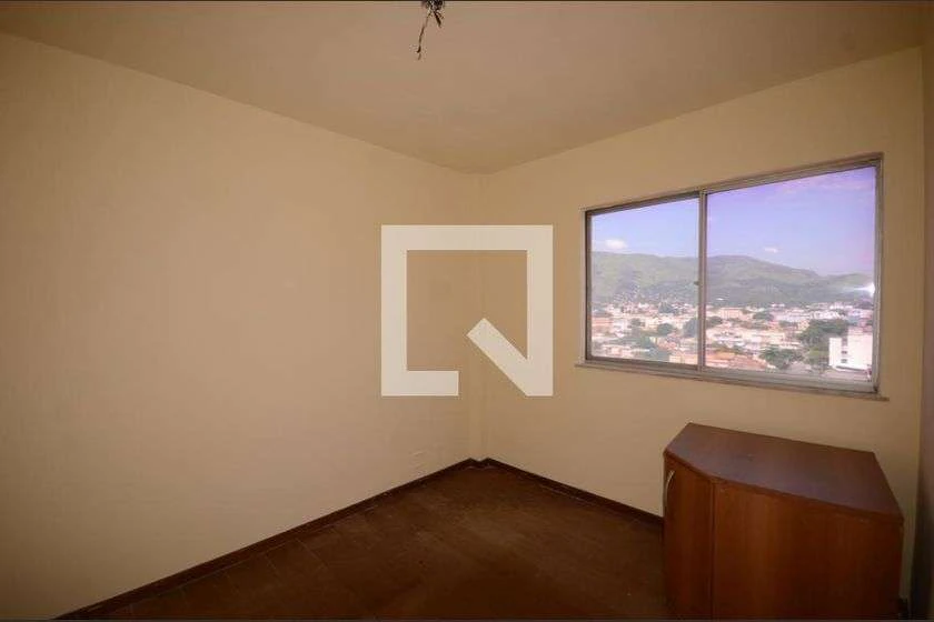 Apartamento com 2 quartos e box de vidro no banheiro — photo 25