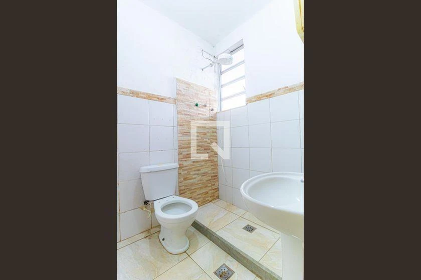 Rental apartment with 2 bedrooms and a laundry utility sink — photo 34