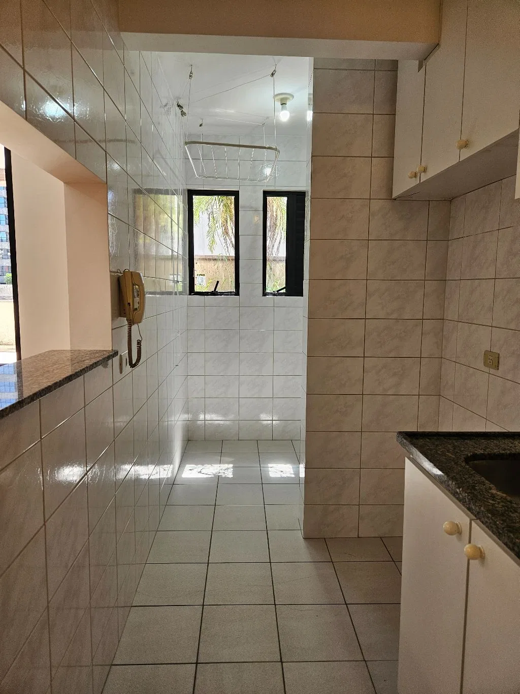 Balcony with a grill in a one-bedroom apartment, 62 m² — photo 12
