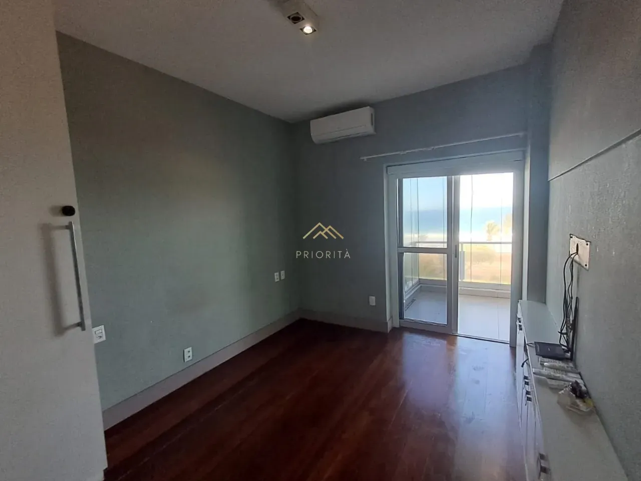 Apartamento sem mobília com 3 quartos e varanda envidraçada — photo 19