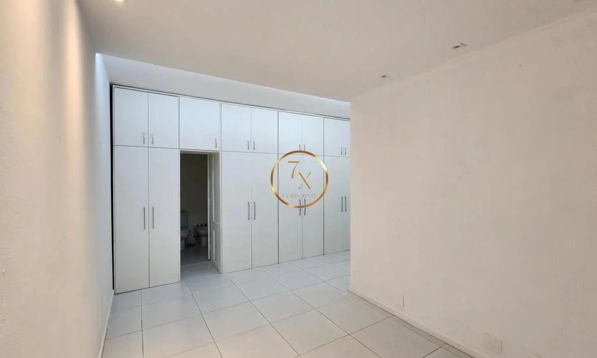 Unfurnished apartment with 4 bedrooms and closed kitchen — photo 13