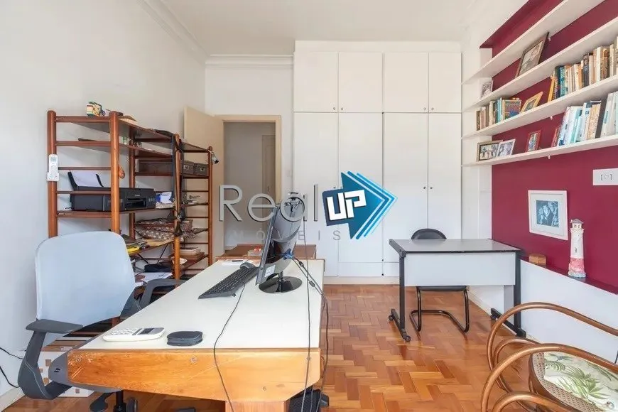 Penthouse with a glassed-in balcony and 4 bedrooms — photo 20