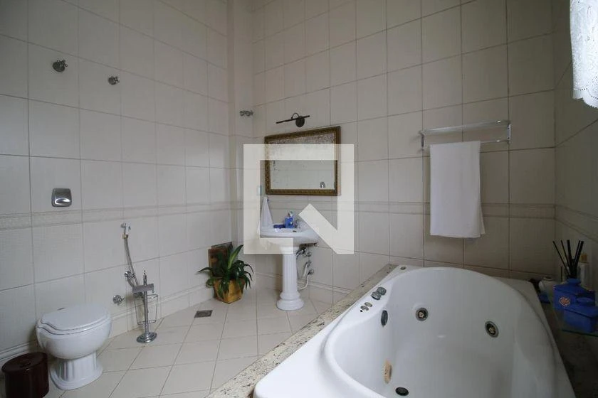 Casa de 700 m² con bañera y vestidor — photo 39