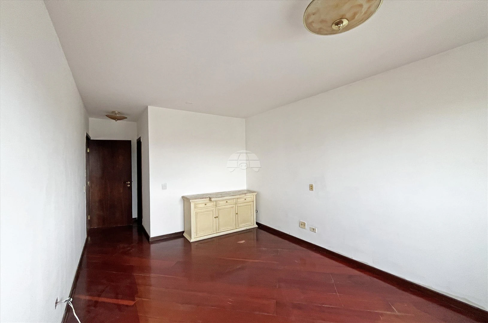 3-bedroom apartment with wood or laminate floors in Curitiba — photo 17