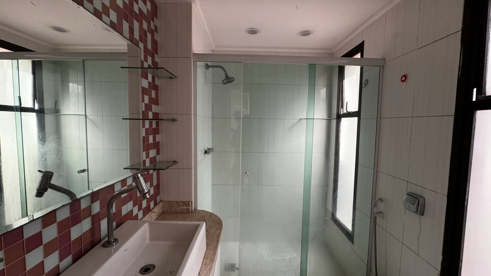 Duplex home with 8 bedrooms, 3 en-suites, 469 m² — photo 30