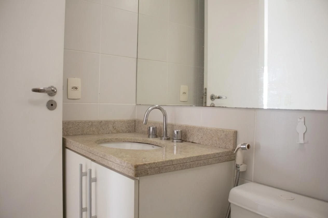 2-bedroom apartment with a glass-enclosed balcony — photo 13