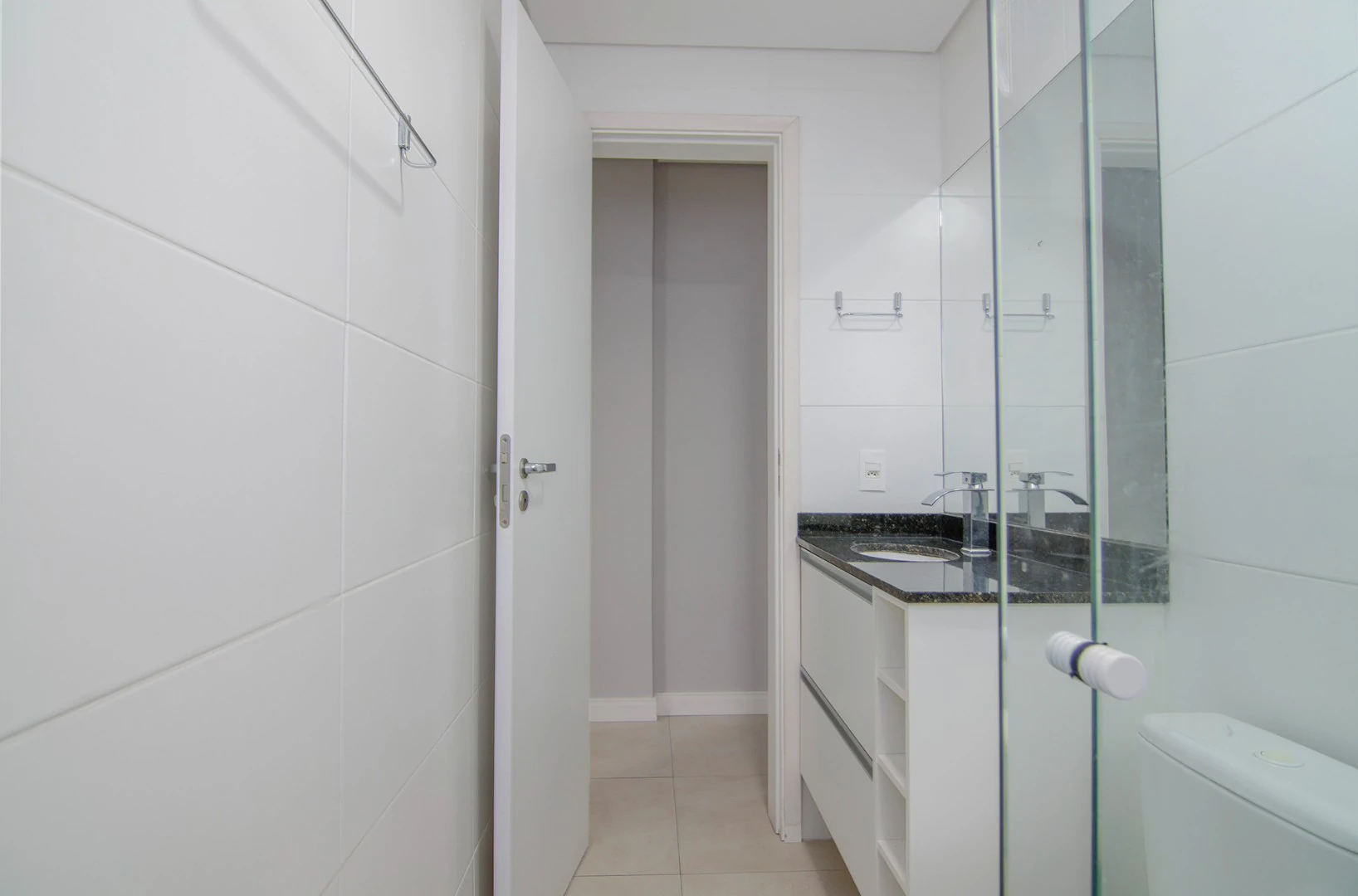 One-bedroom apartment with a washing machine in Curitiba — photo 10
