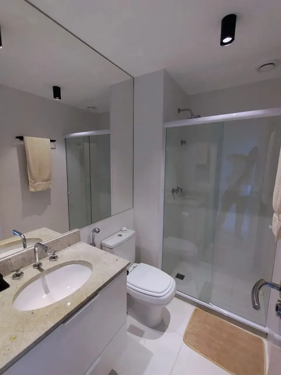 Furnished apartment with glassed-in balcony and 2 bedrooms — photo 2