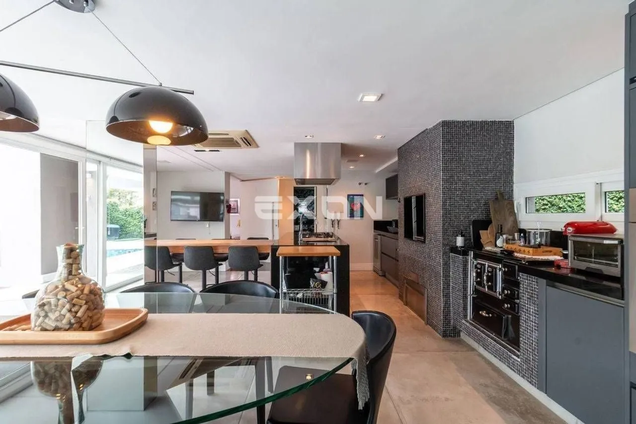 House with 5 bedrooms and 829 m² plus 4 parking spots — photo 10