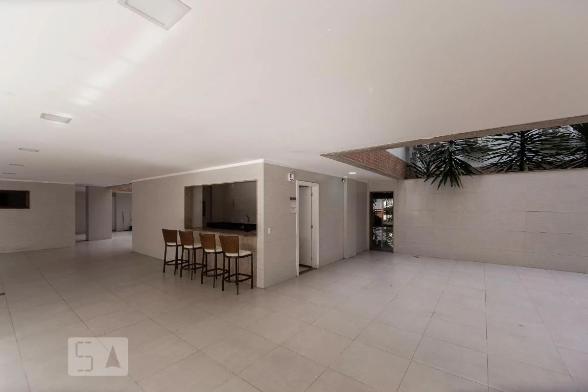 Unfurnished 3-bedroom apartment with a private BBQ — photo 14