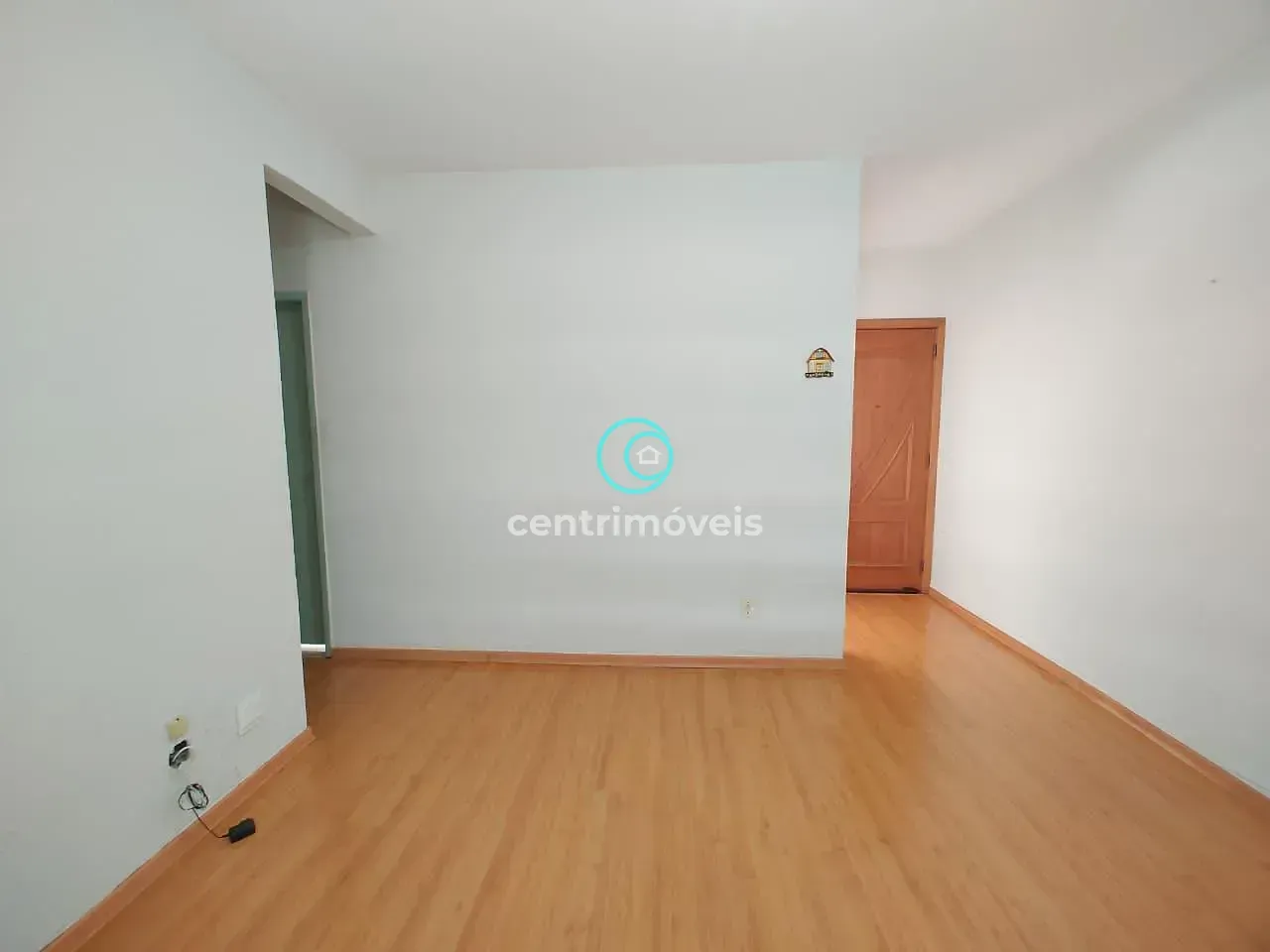 Wood or laminate floors in a 2-bedroom apartment, 50 m²