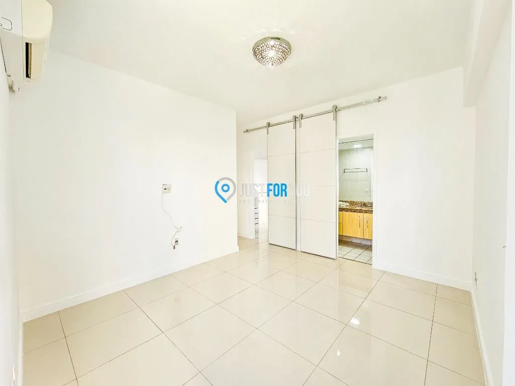 Apartment, 106 m², with a walk-in closet — photo 6