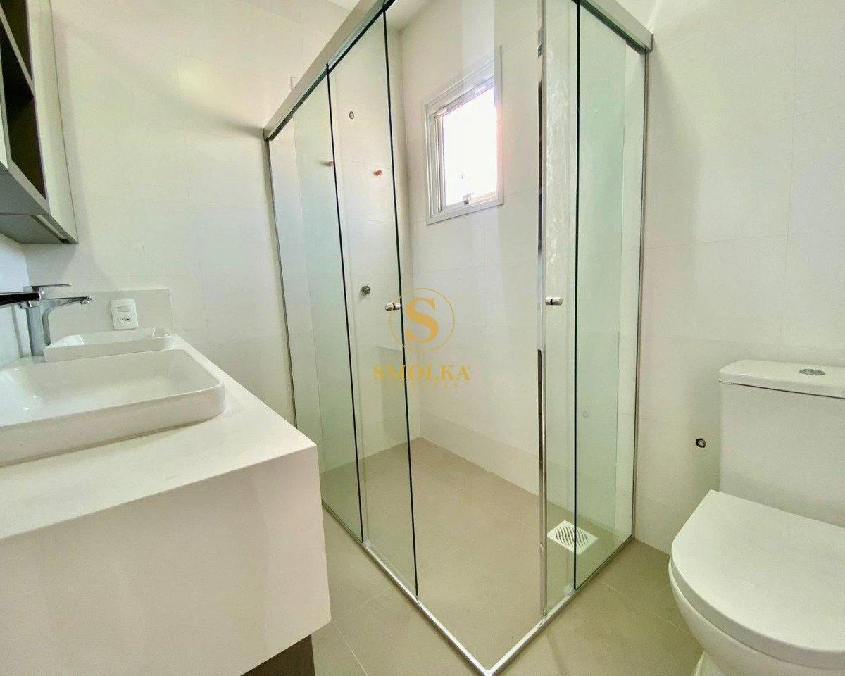 184 m² rental home with 4 en-suite bedrooms — photo 28