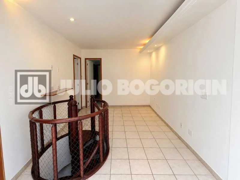 3-bedroom apartment with a park view in Rio de Janeiro — photo 3