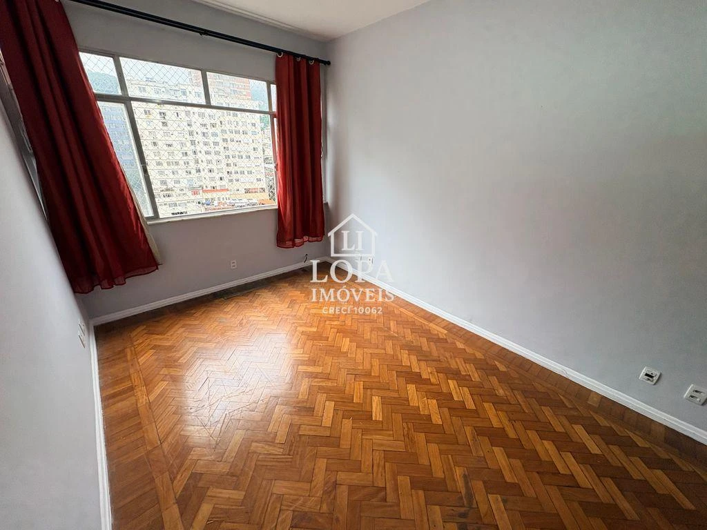Apartamento com piso de madeira ou laminado, Centro — photo 15